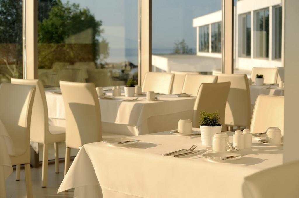 Lucy Hotel Kavála Eksteriør bilde Restaurant